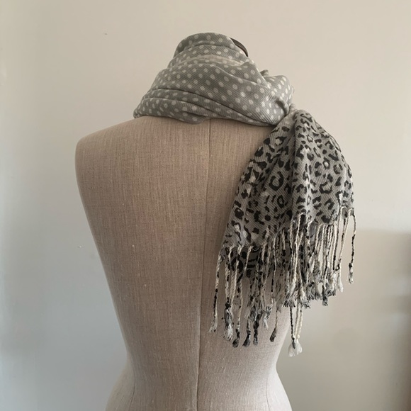 wrap/ and scarf - Picture 3 of 3